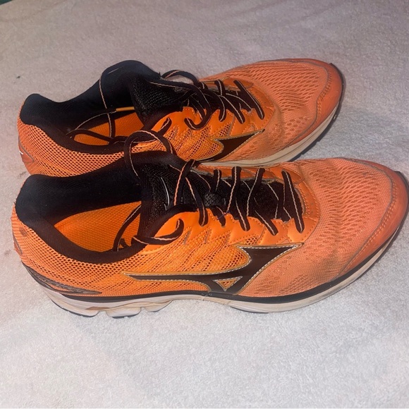 Mizuno Other - Mizuno Bright Orange Athletic Shoes